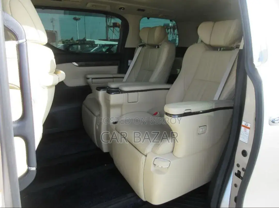 Toyota Alphard 2.5 Hybrid AWD 2021 Beige