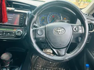Toyota Corolla Fielder 1.5 Hybrid FWD 2014 Black
