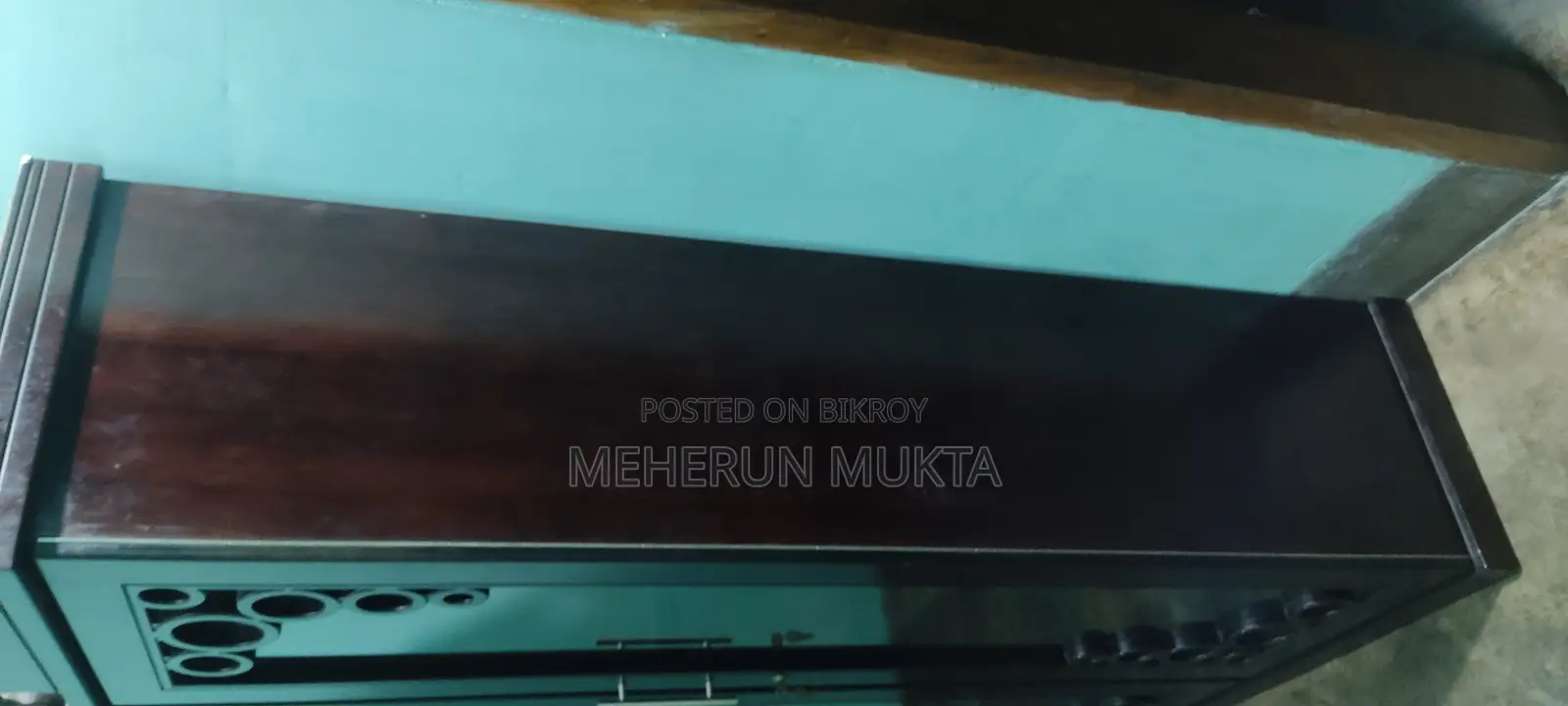 দেয়াল শোকেজ