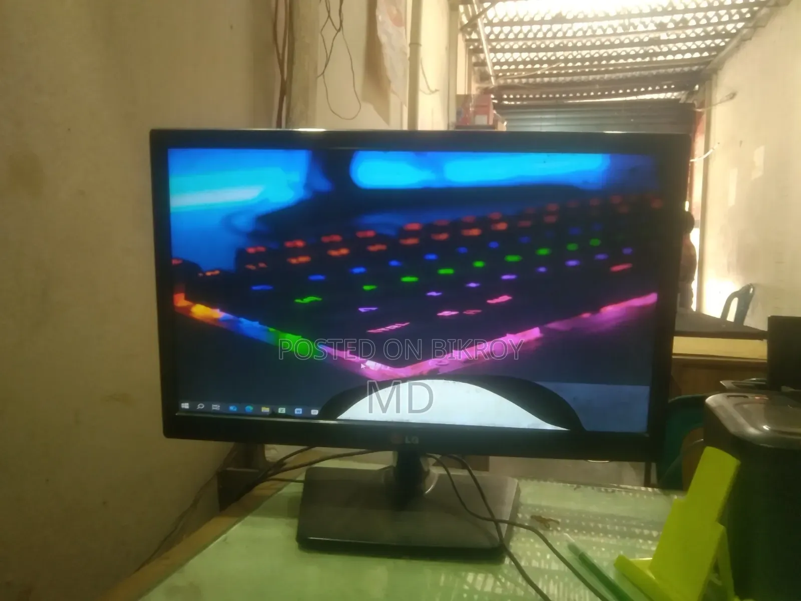 Monitor Sell Good Monitor, Only display has a problem