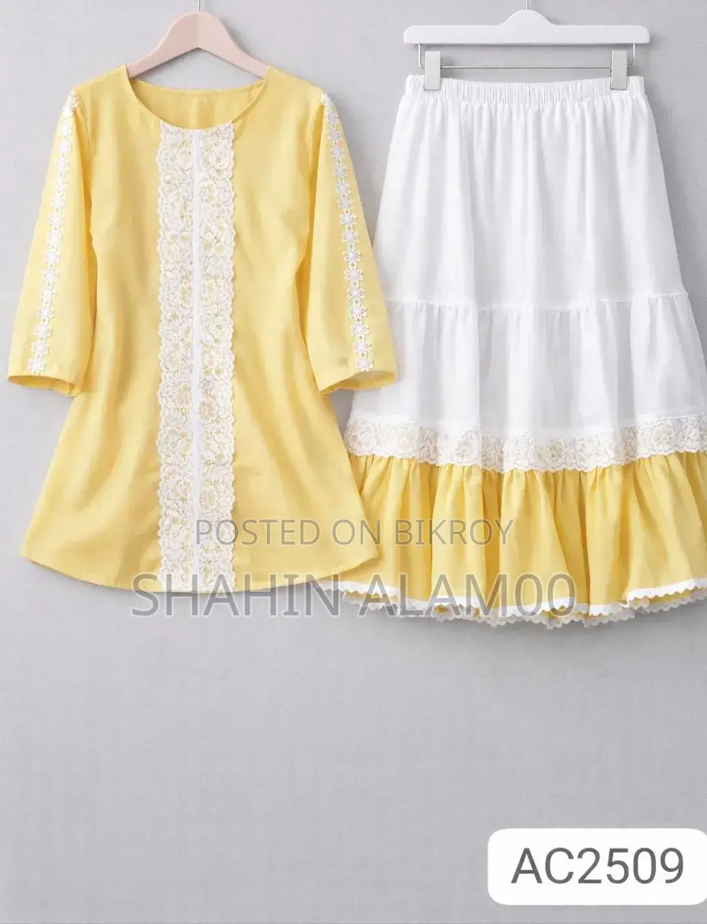 Trendy Ladies Tops and Skirt Set