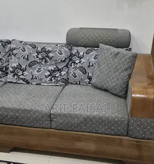 Four Seated Sofa Set With 4 Big Pillow 2 Small Pillow
