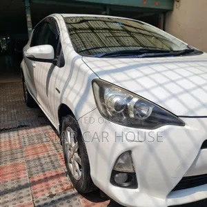 Toyota Aqua 2012 Pearl