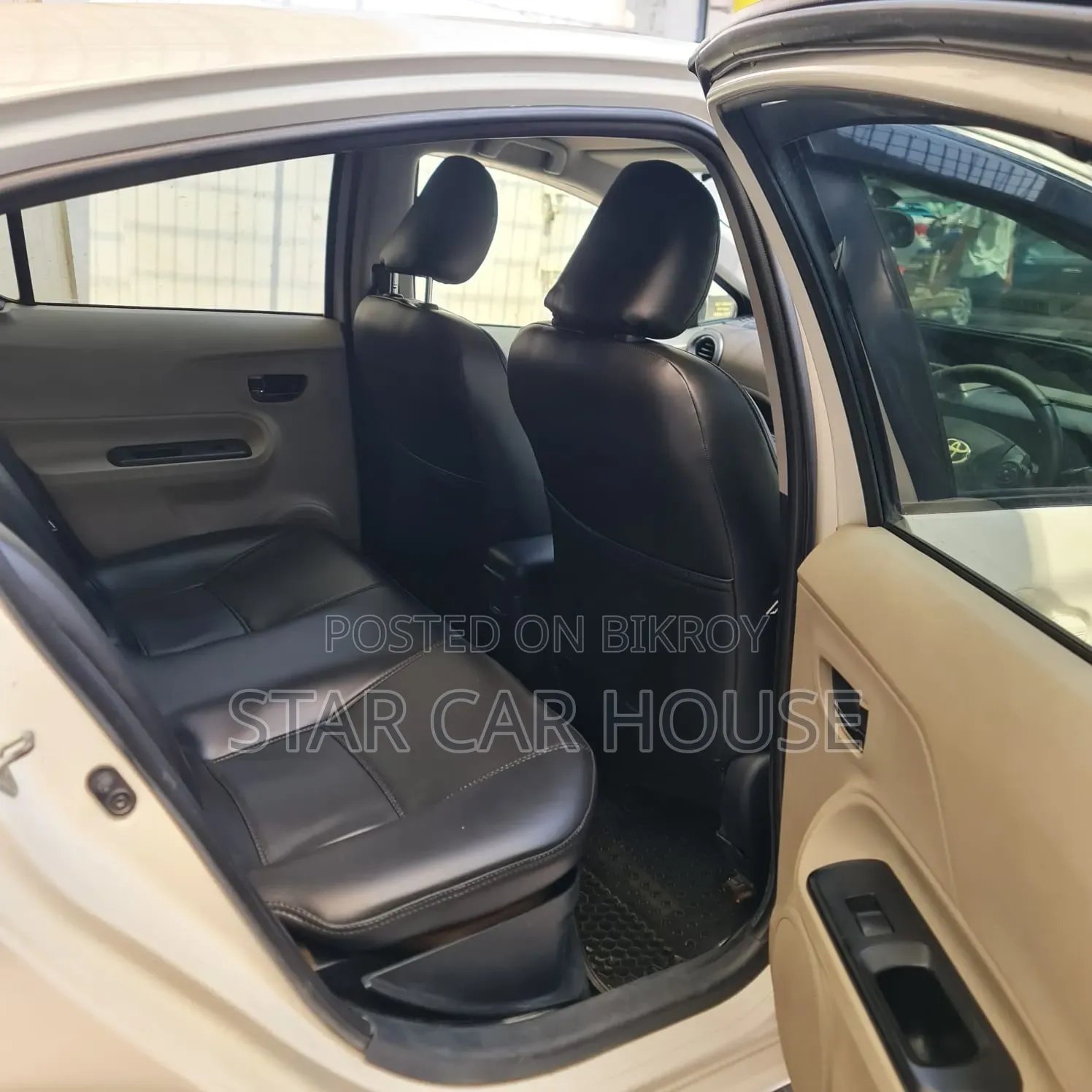 Toyota Aqua 2012 Pearl