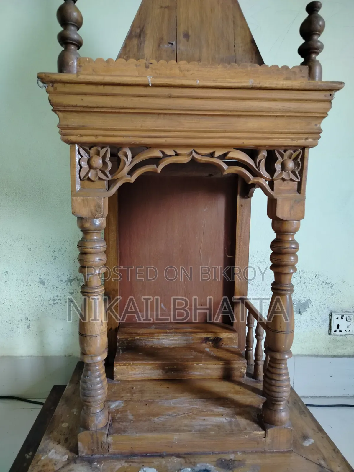 Wooden Throne for Deities for Urgent Sale