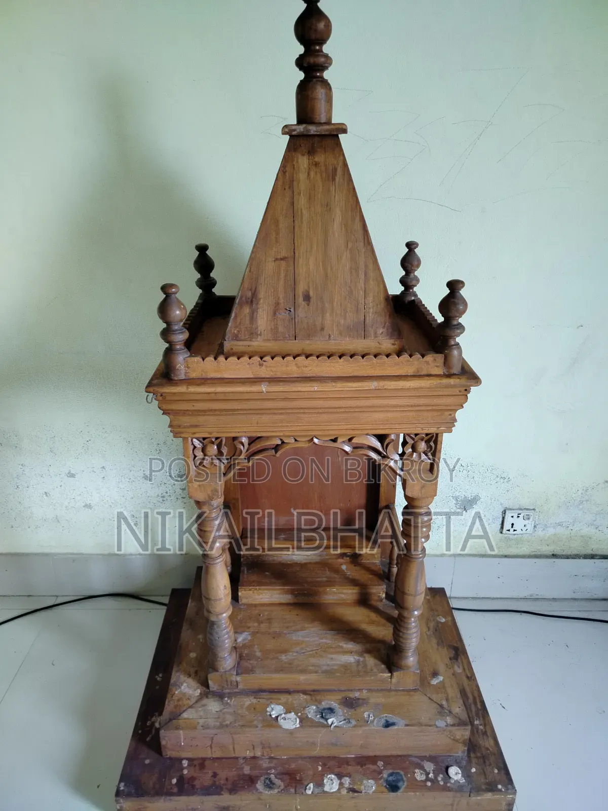 Wooden Throne for Deities for Urgent Sale