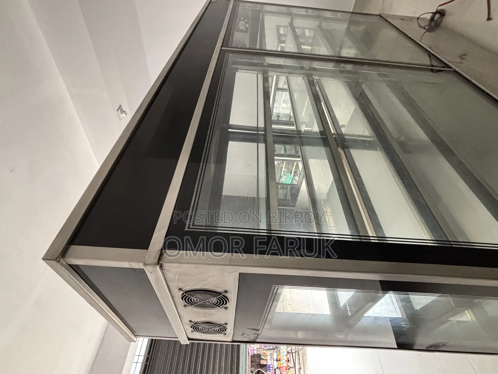 One large showcase for keeping dishes