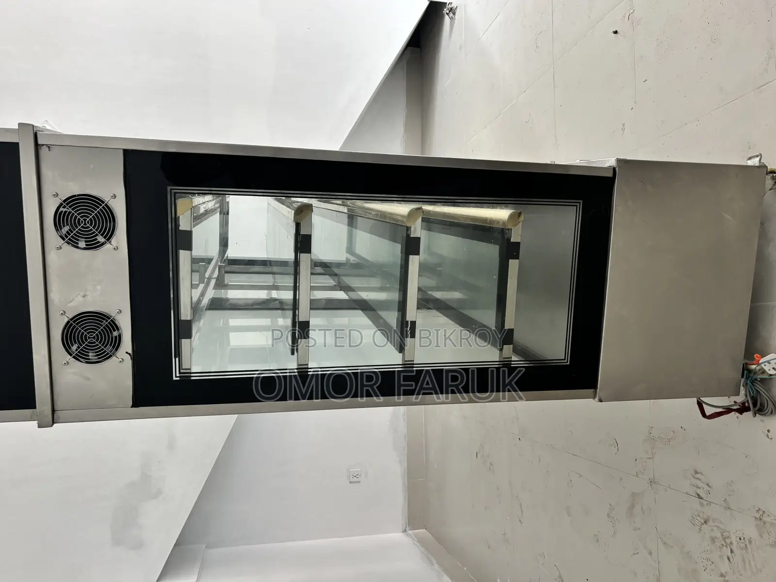 One large showcase for keeping dishes