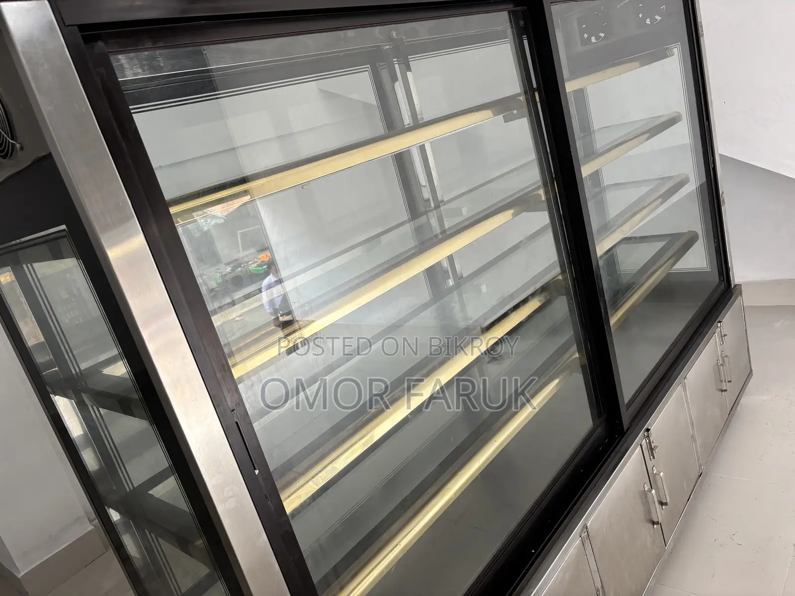One large showcase for keeping dishes