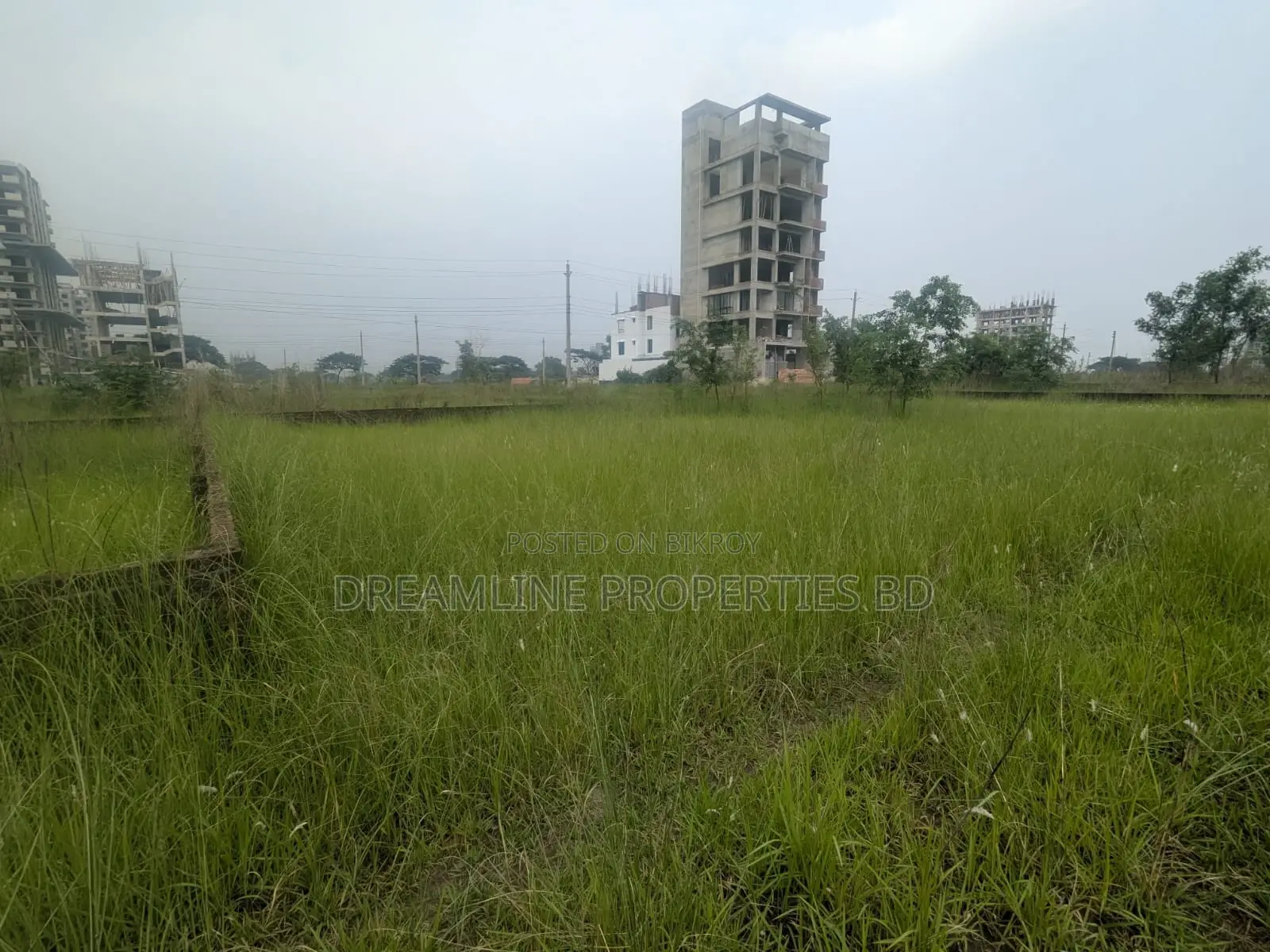 বসুন্ধরা আর/এ-তে ৩ কাঠার দক্ষিণমুখী প্লট বিক্রয়