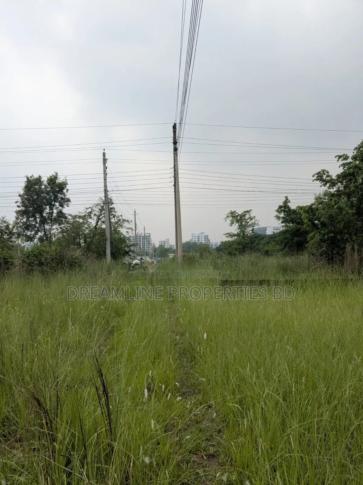 বসুন্ধরা আর/এ-তে ৩ কাঠার দক্ষিণমুখী প্লট বিক্রয়