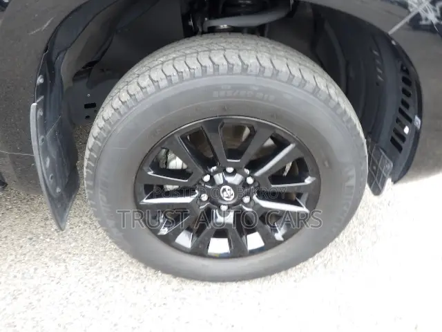 Toyota Land Cruiser Prado 2022 Black