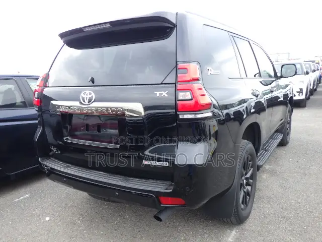 Toyota Land Cruiser Prado 2022 Black