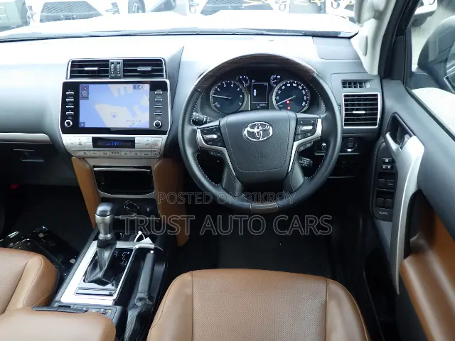 Toyota Land Cruiser Prado 2022 Black