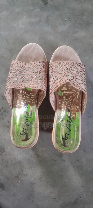 ফ্রেশ হাই হীল