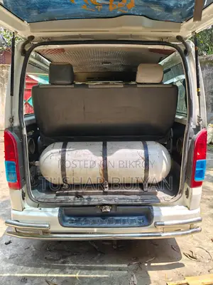Toyota HiAce 2005 White