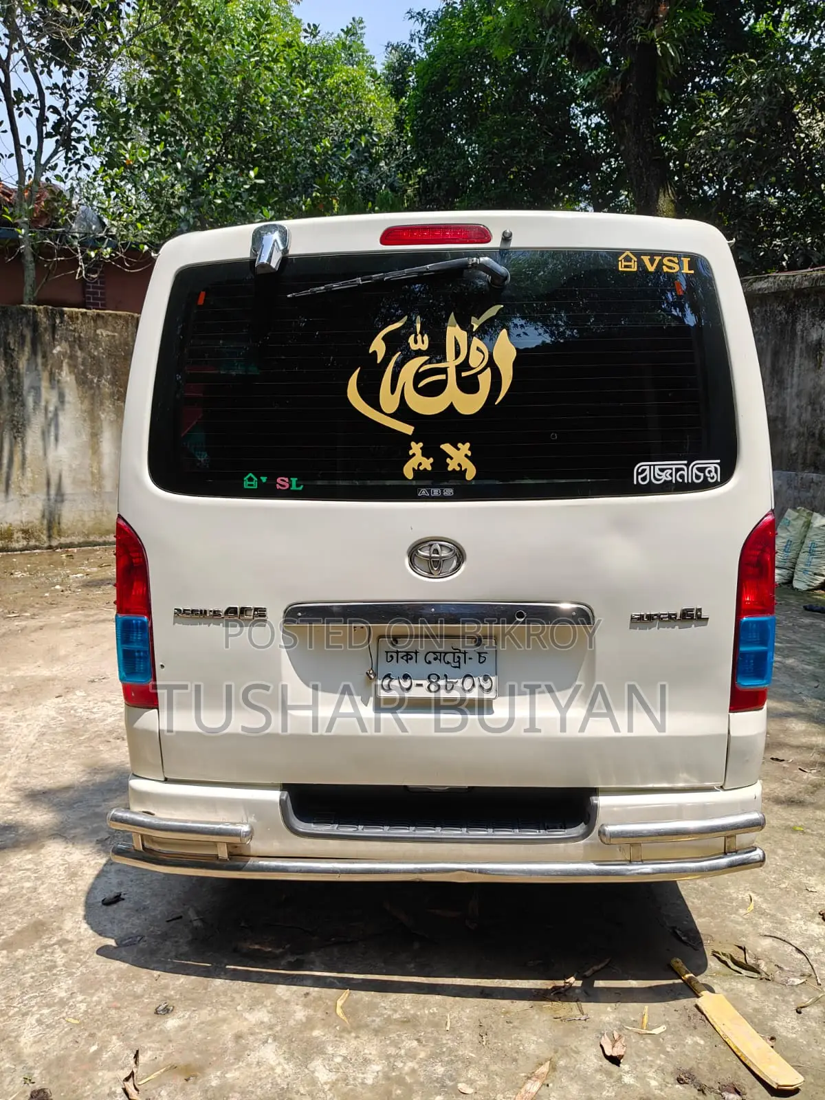 Toyota HiAce 2005 White