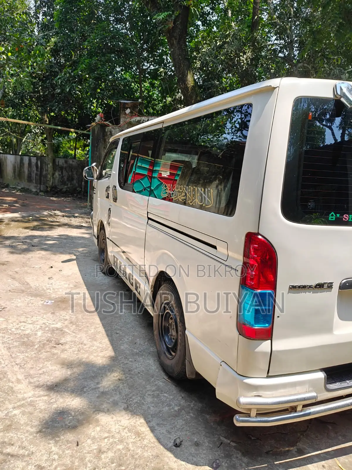 Toyota HiAce 2005 White