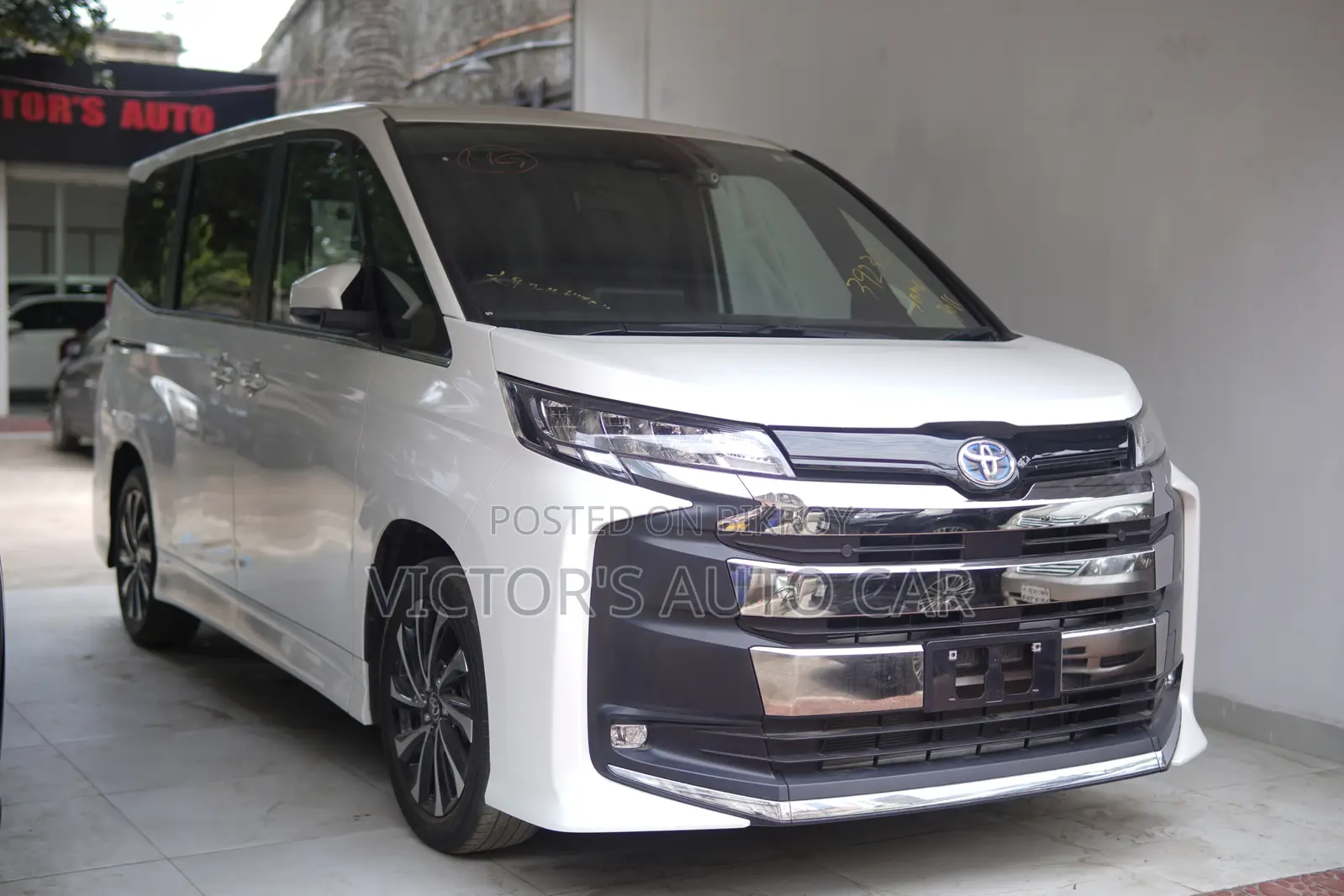 Toyota Noah 2022 White