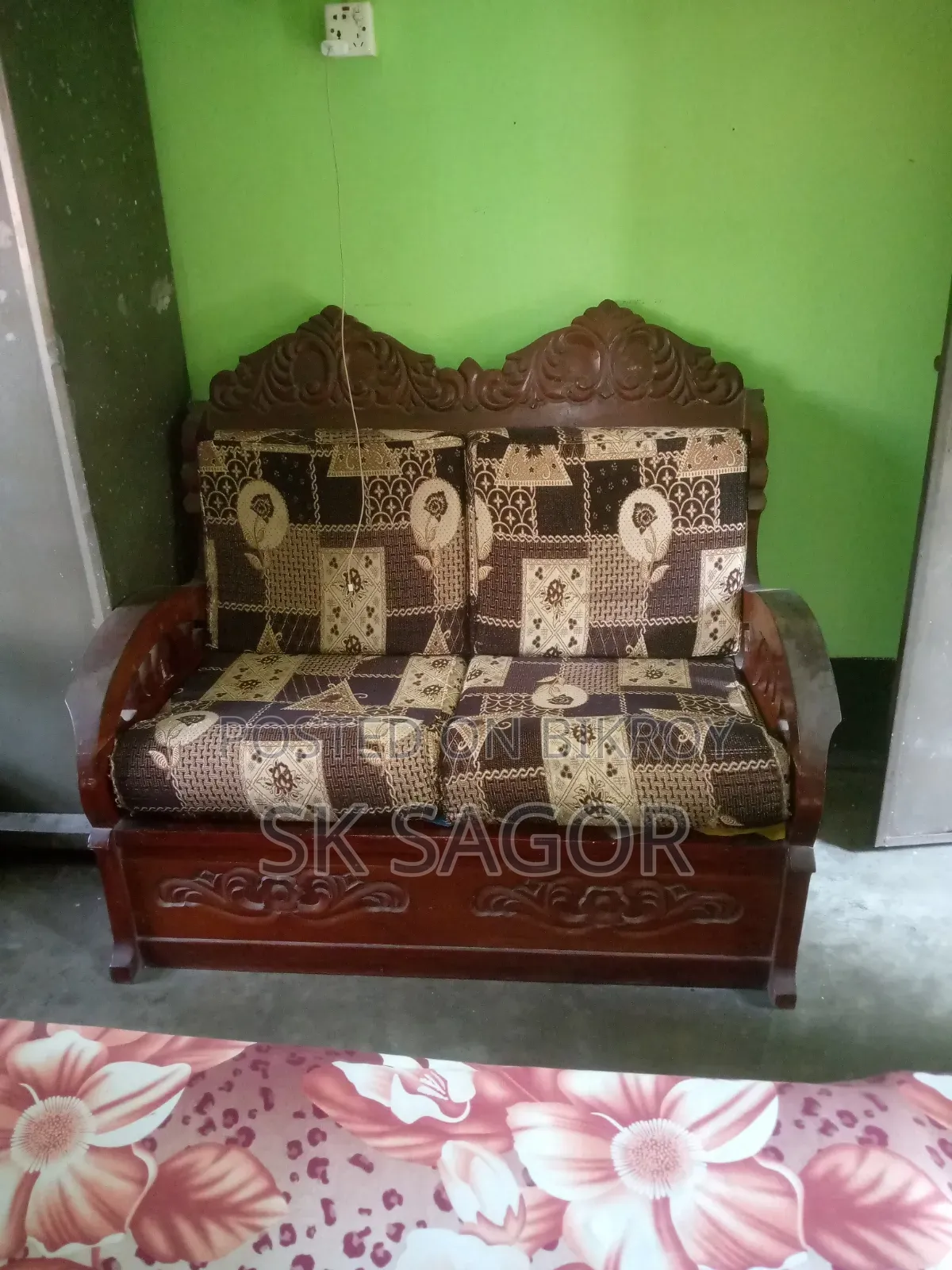 কাঠের তৈরি সোফার সেট