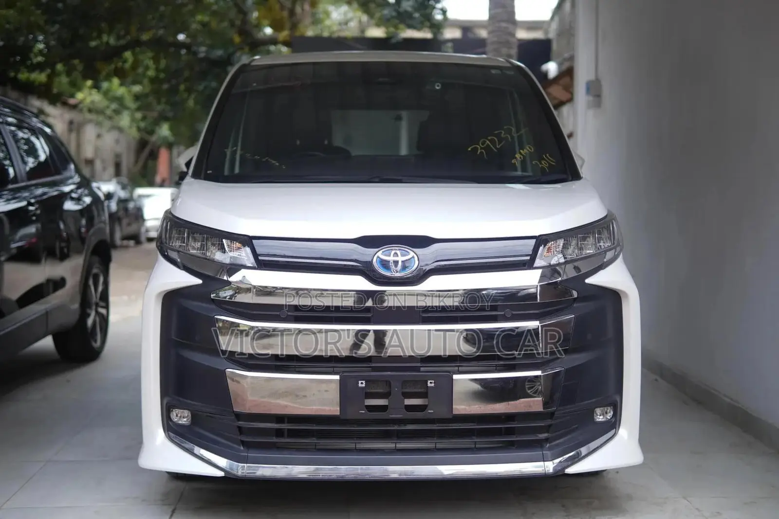 Toyota Noah 2022 White
