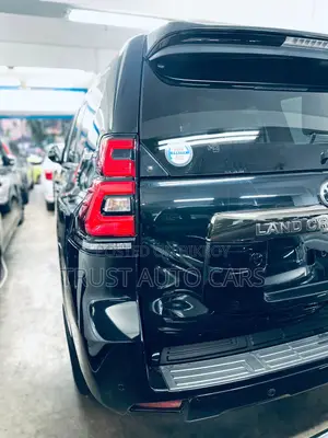 Toyota Land Cruiser Prado 2022 Black