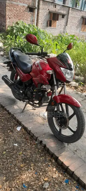 Hero Glamour 2016 Red
