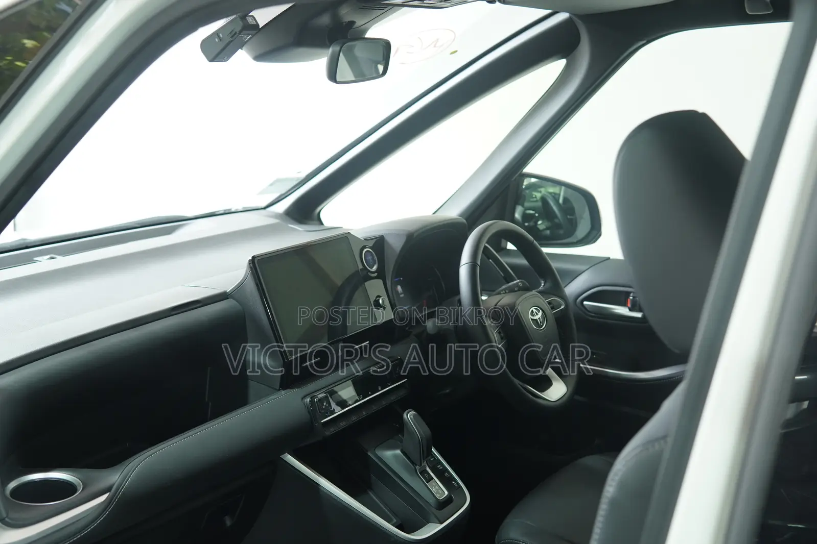 Toyota Noah 2023 White