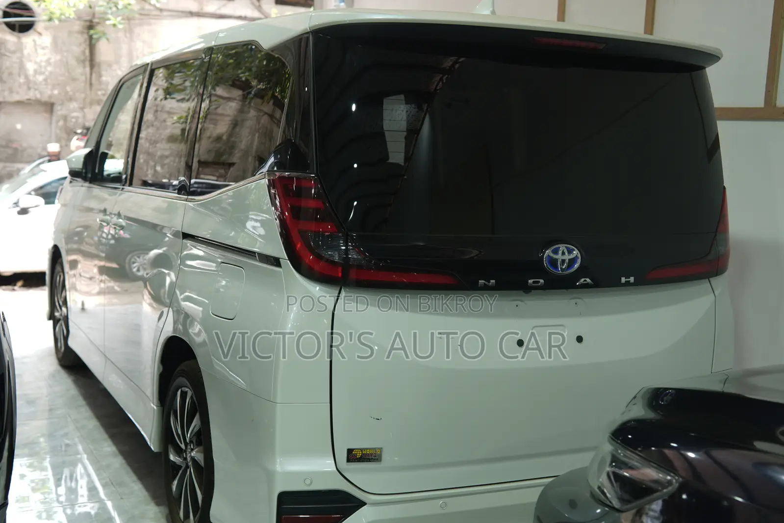 Toyota Noah 2023 White