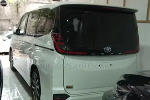 Toyota Noah 2023 White