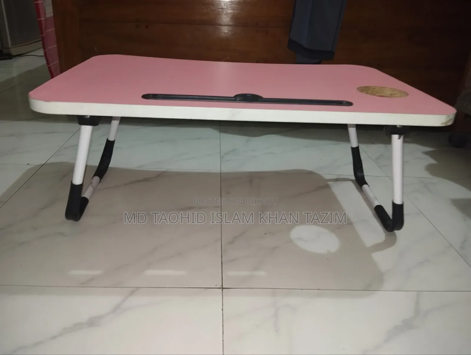 ল্যাপটপ টেবিল