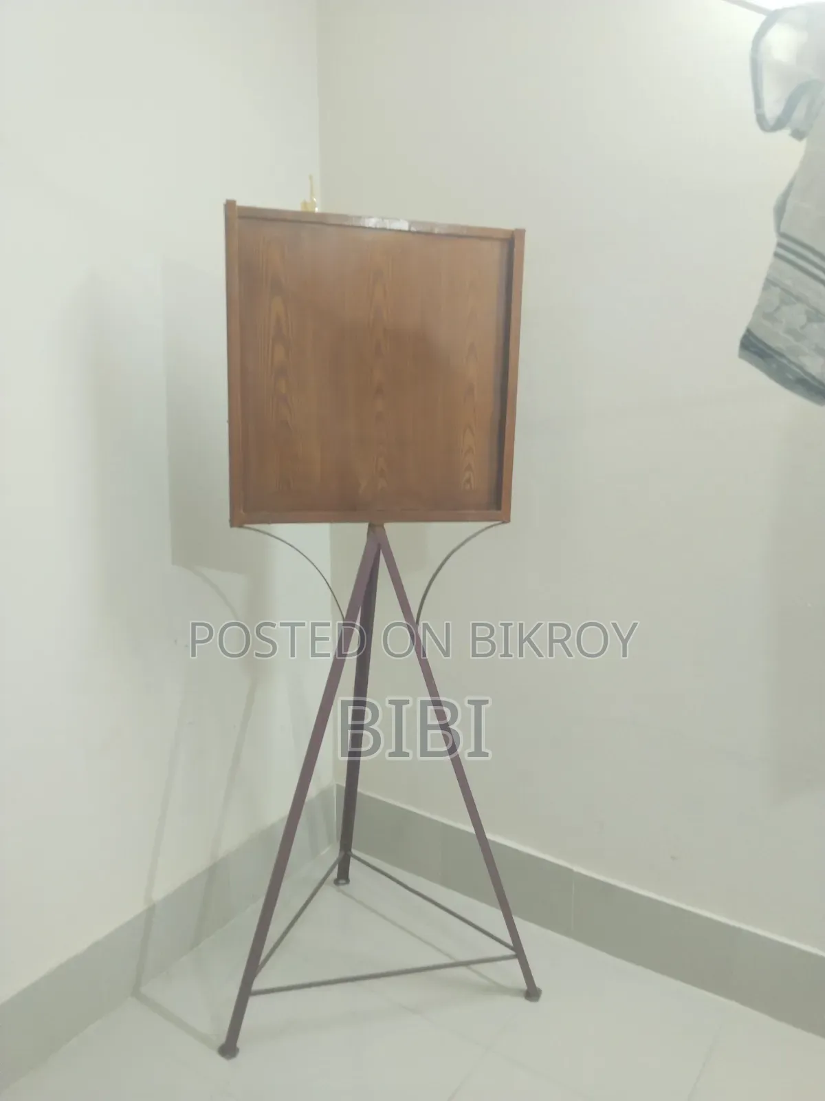 Stylish Board Display Stand for Offices or Restaurants