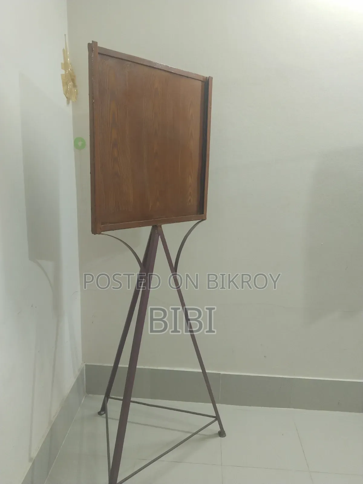 Stylish Board Display Stand for Offices or Restaurants