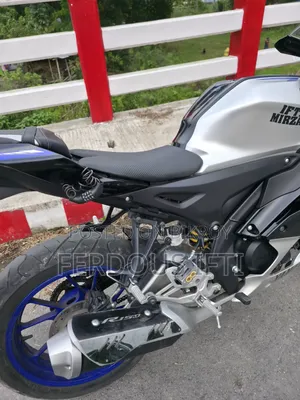 Yamaha 2025 Silver