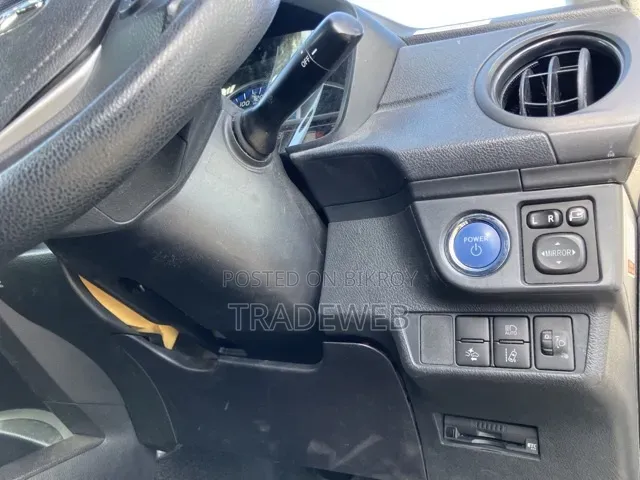Toyota Axio 2021 Silver