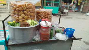 ফুচকা ভেলপুরি গাড়ি