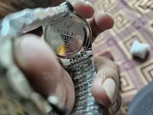 প্রায় নতুন ঘড়ি