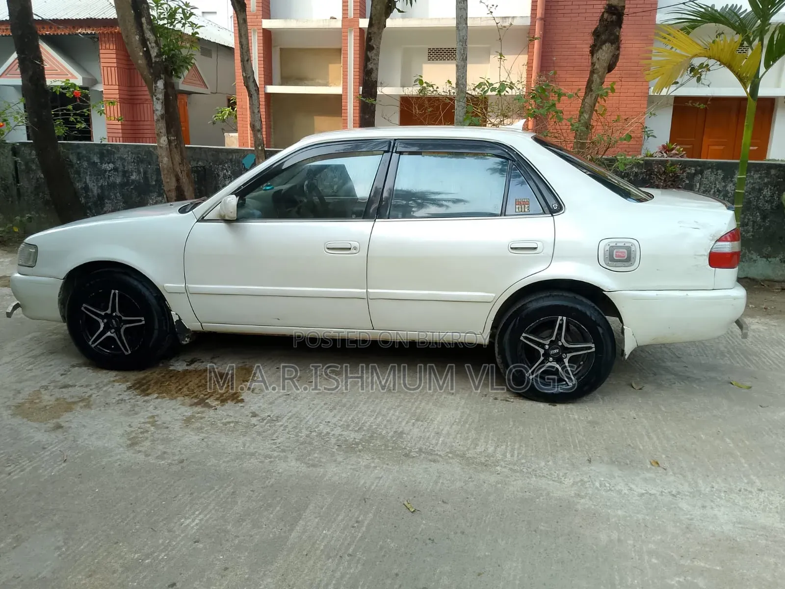 Toyota Corolla 1997 White