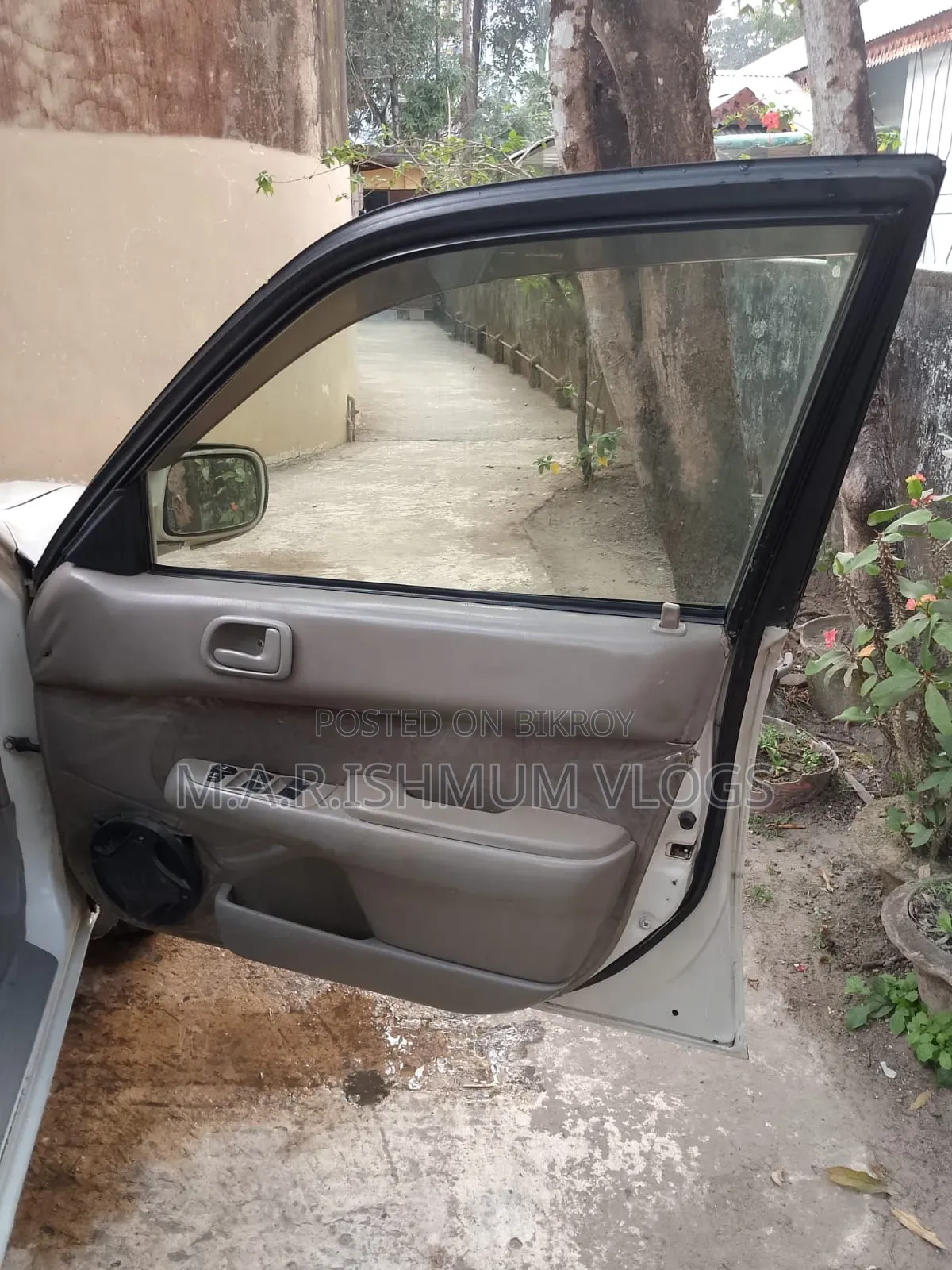 Toyota Corolla 1997 White