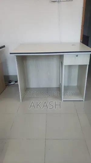 ডেস্কটপ কম্পিউটার টেবিল
