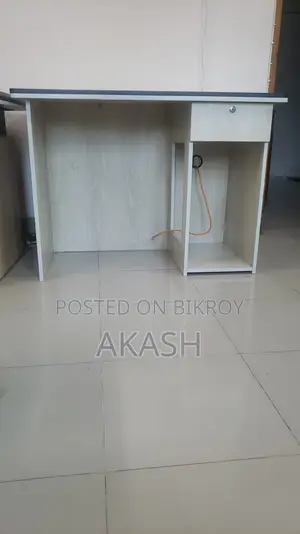 ডেস্কটপ কম্পিউটার টেবিল