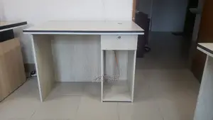 ডেস্কটপ কম্পিউটার টেবিল