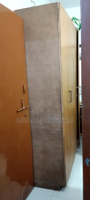 বোর্ডের (শক্ত কাঠের মতো মজবুত বোর্ড)আলমারি