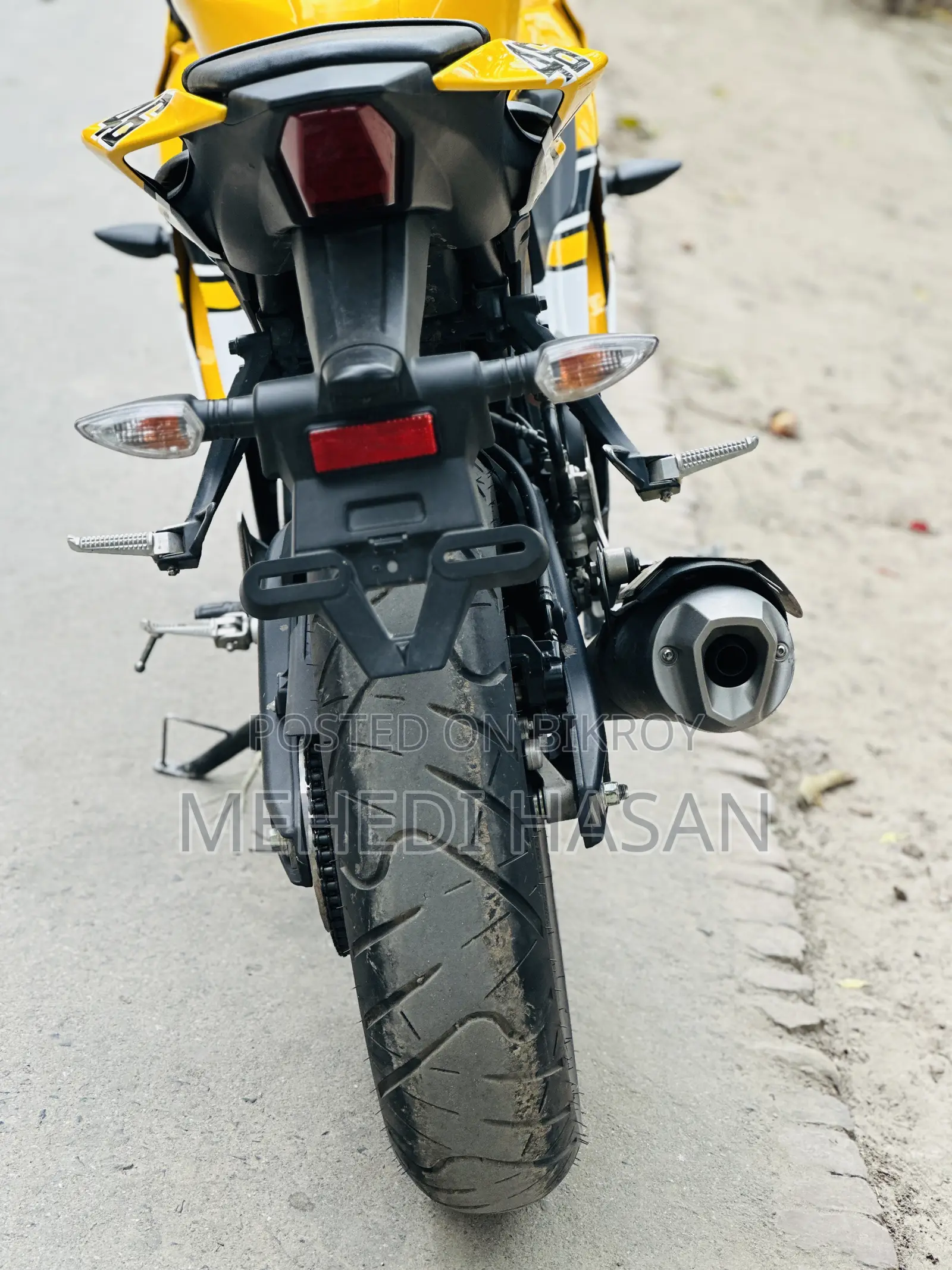 Yamaha R1 2025 Yellow