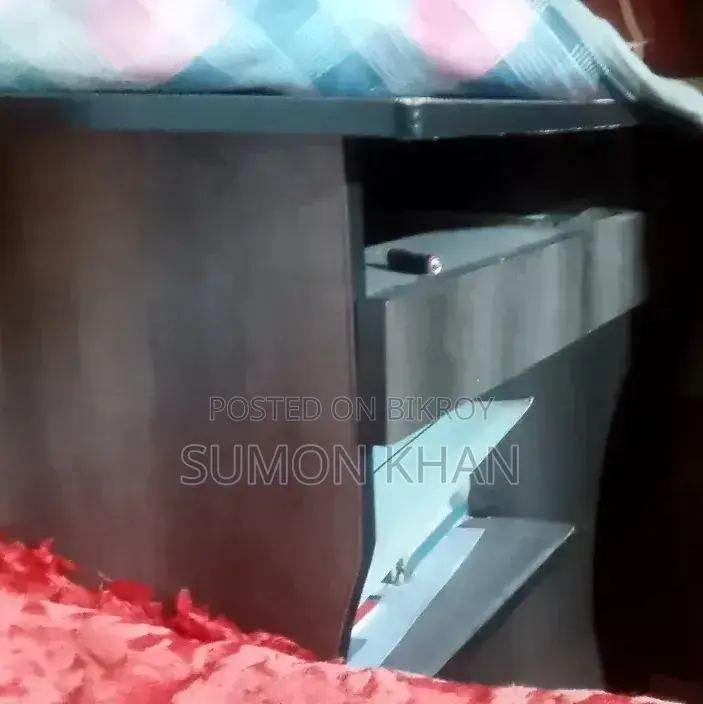 কম্পিউটার টেবিল
