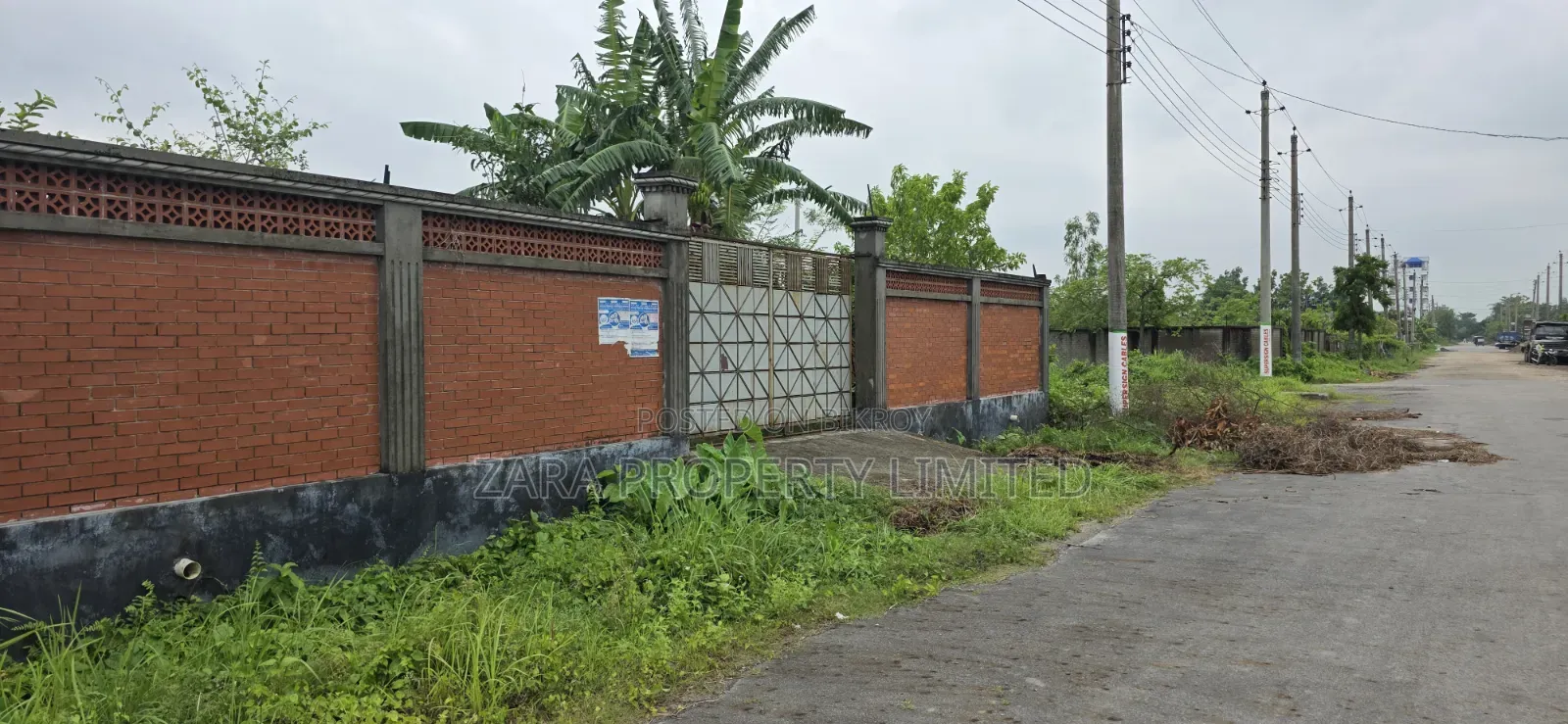 3 Katha plot in Sector 9 on 36-feet road for job holders.