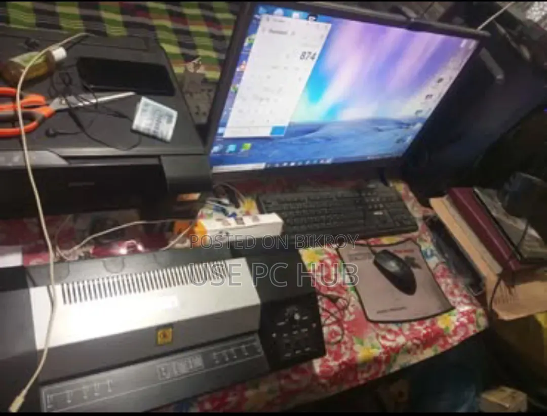 Photo Studio's Setup - Pc, 28 Monitor, Laminator, Printer