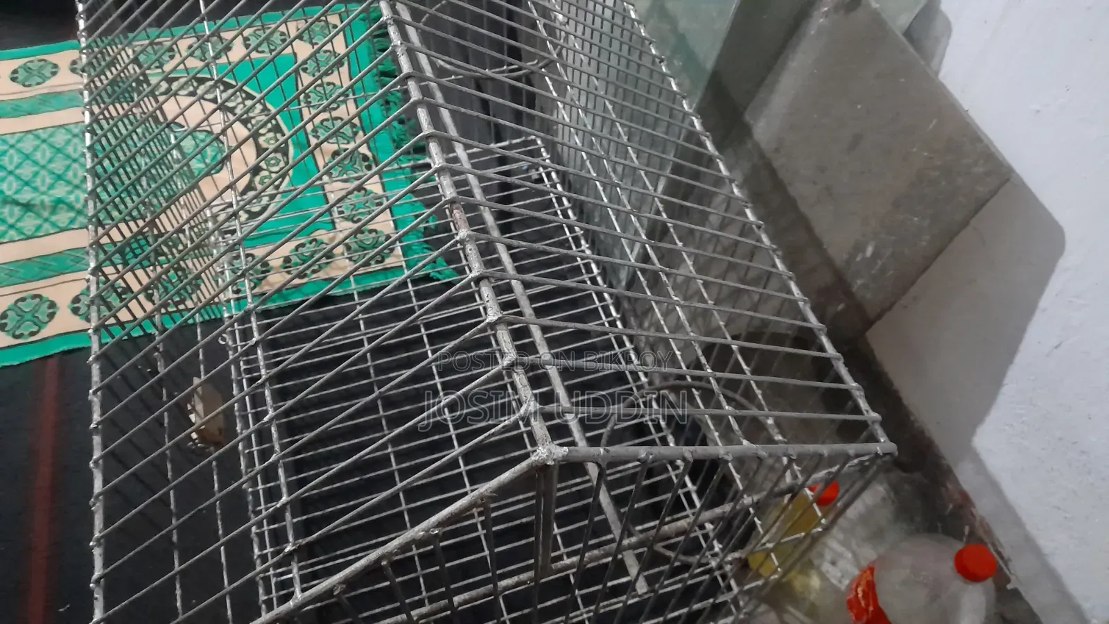 একটি বড় খাঁচা
