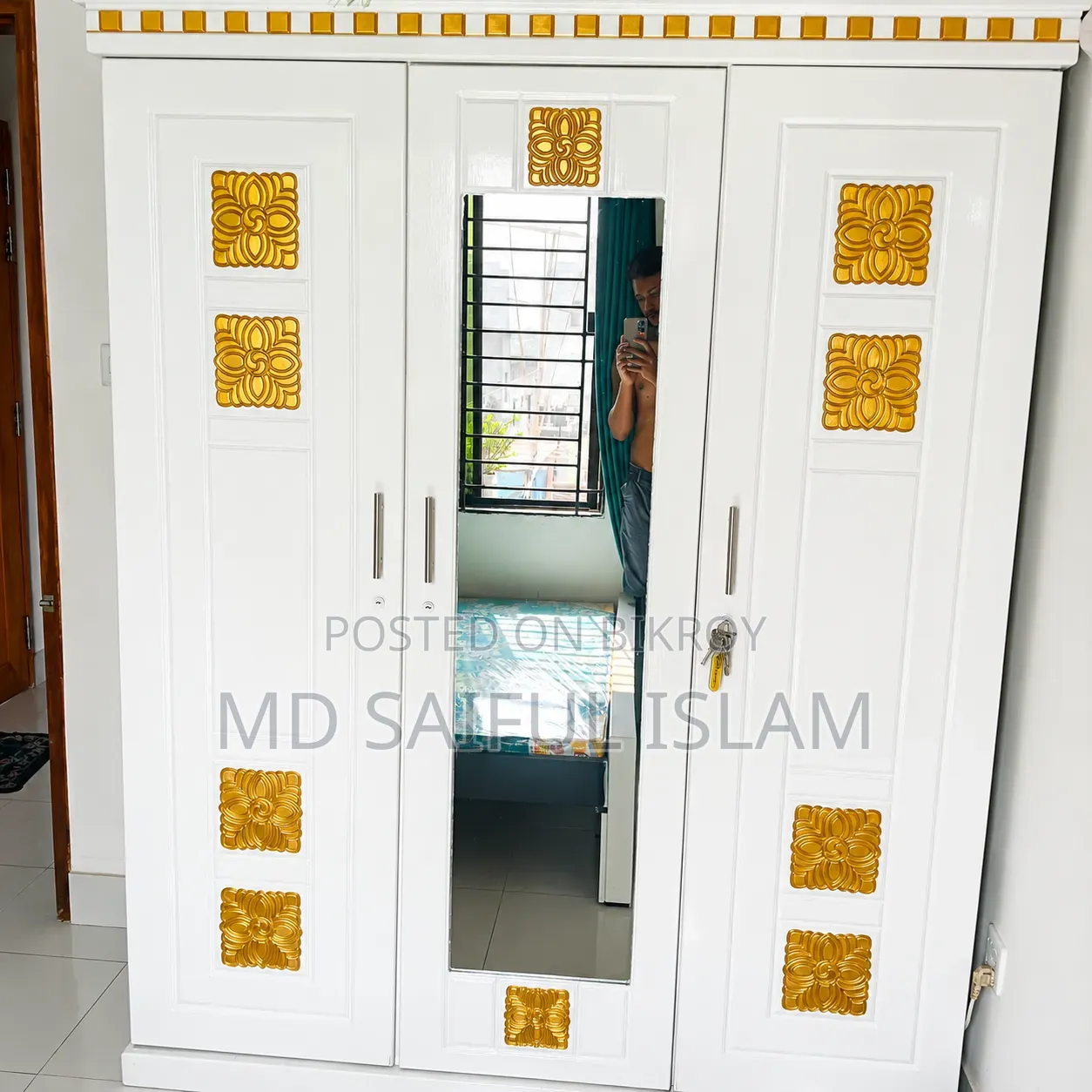 High-Quality Teak Wood Bed and Almirah Side Box