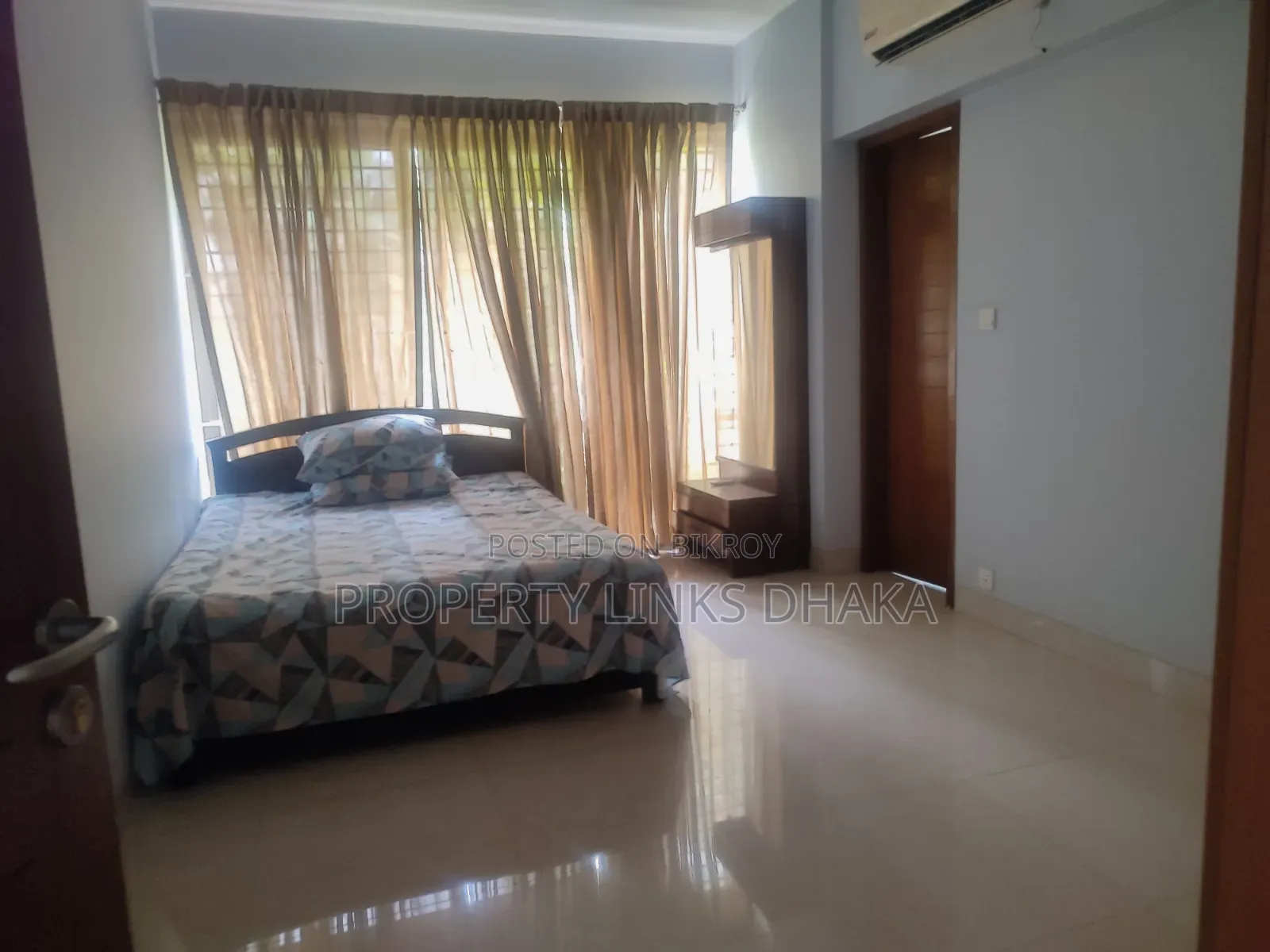 গুলশানের প্রপার্টি লিংকস ঢাকায় ভাড়ার জন্য ফার্নিশড ৪ বেডরুমের অ্যাপার্টমেন্ট